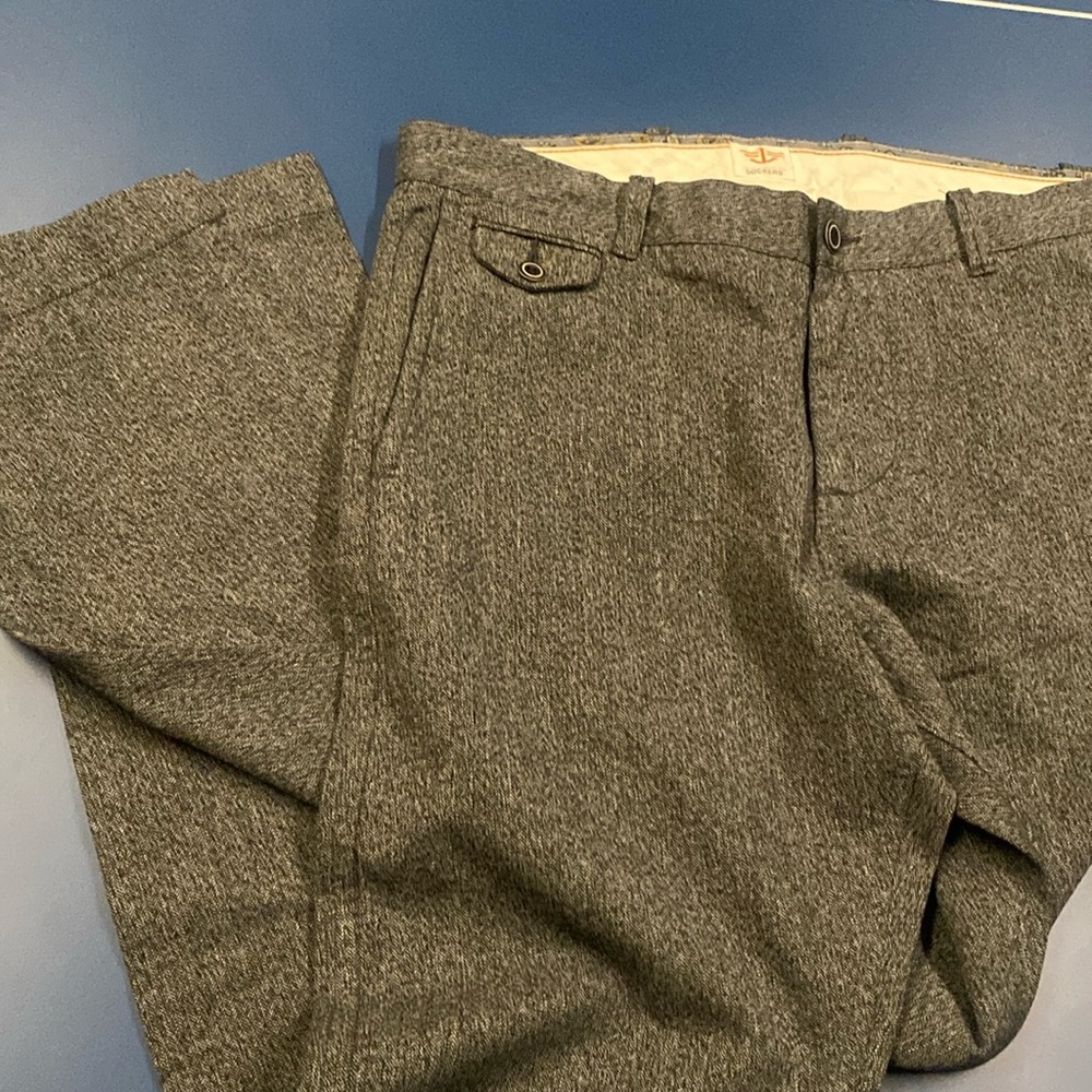 dockers men's pants size 33x 32 very great condition